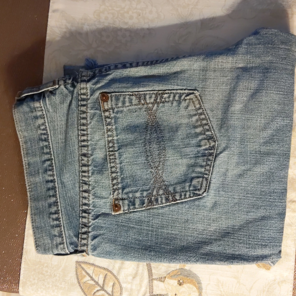 Abercrombie & Fitch knee length shorts. Size 4L